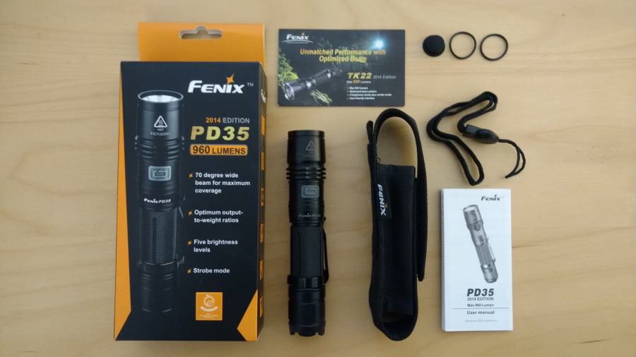 Die Fenix PD35 LED Taschenlampe mit Zubehör