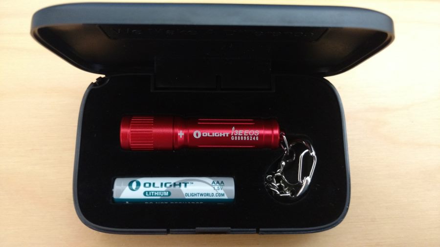 Olight I3E EOS Mini LED Taschenlampe in rot mit Box