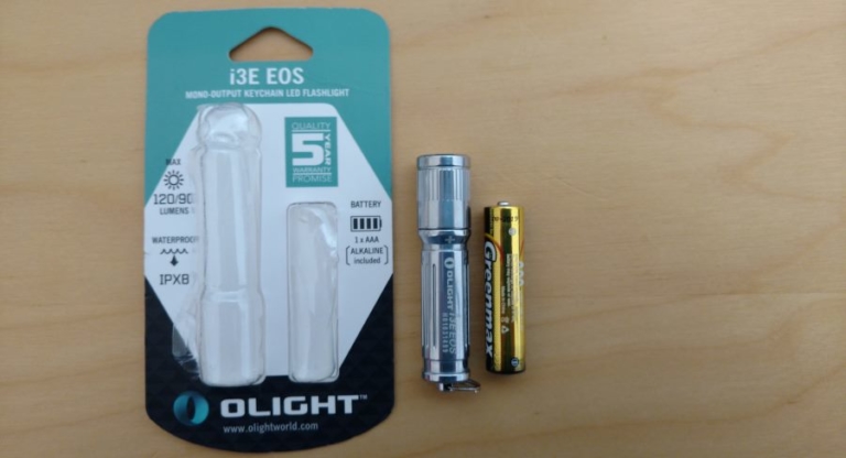 Olight I3E EOS Mini LED Taschenlampe Silber mit Verpackung