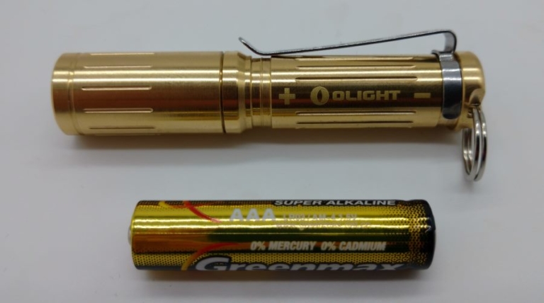 Olight I3S-CU EOS Mini LED-Taschenlampe mit AAA Batterie
