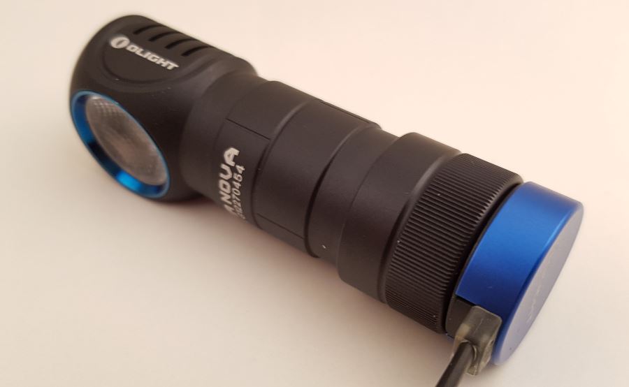 Olight H1R Nova mit USB-Ladedock