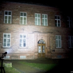 Klarus G20L Beamshot Gebäude