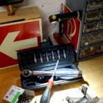 Magnetische LED Taschenlampe in der Werkstatt