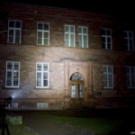 Olight M2R Beamshot Gebäude