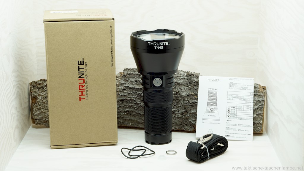 ThruNite TN42 Thrower LED Taschenlampe mit Zubehör