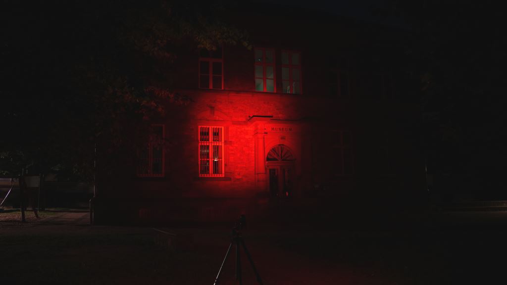 Jagd Taschenlampe Ledlenser MT14 Beamshot fokussiert mit rotem Filter