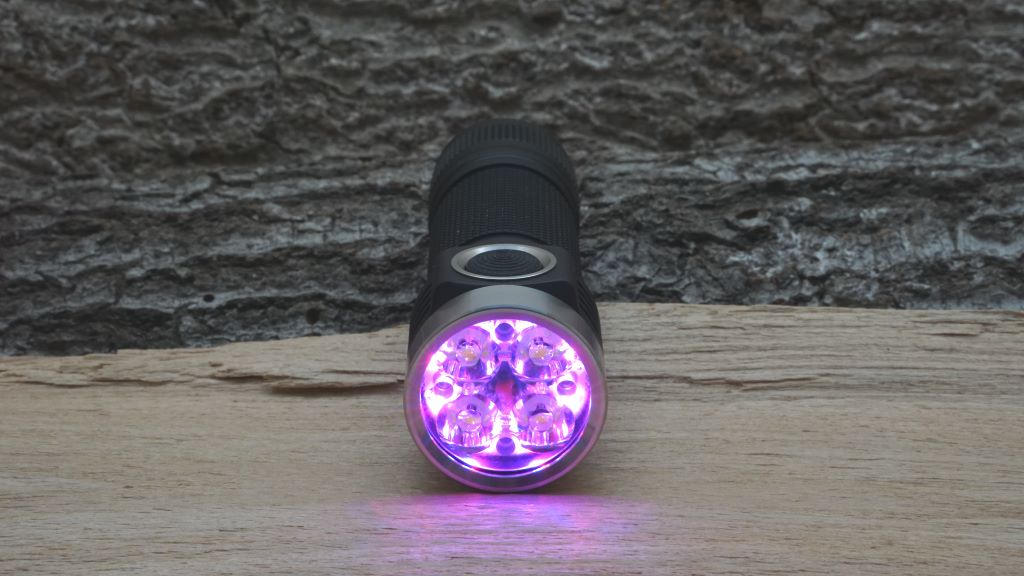 Emisar D4V2 farbige AUX LEDs