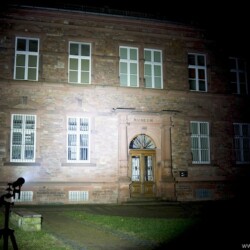 Klarus G20L Beamshot Gebäude Klarus G20L Beamshot Gebäude