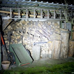 Klarus G20L Beamshot Holzschuppen Klarus G20L Beamshot Holzschuppen