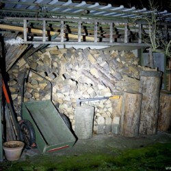 Nitecore SRT9 Beamshot Holzschuppen