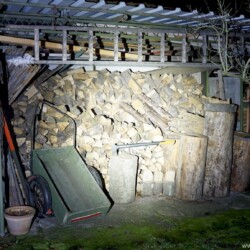 Olight R50 Pro Seeker Beamshot Holzschuppen Olight R50 Pro Seeker Beamshot Holzschuppen