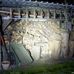 Olight R50 Pro Seeker Beamshot Holzschuppen Olight R50 Pro Seeker Beamshot Holzschuppen