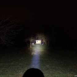 Klarus G35 Beamshot Bauwagen weit Klarus G35 Beamshot Bauwagen weit