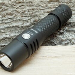 Die MecArmy MOT10 kommt in einem sehr klassischen Design daher MecArmy MOT10