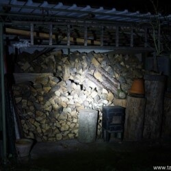 MecArmy MOT10 Beamshot Holzschuppen MecArmy MOT10 Beamshot Holzschuppen