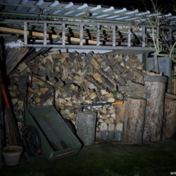 Armytek Elf C1 Beamshot Holzschuppen Armytek Elf C1 Beamshot Holzschuppen