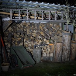Armytek Elf C1 Beamshot Holzschuppen Armytek Elf C1 Beamshot Holzschuppen