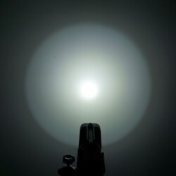 Manker MK39 Whitewallshot Throw und Flood Manker MK39 Whitewallshot Throw und Flood